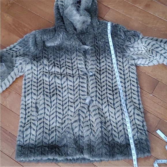 Vintage Gray Faux Fur Coat - Picture 6 of 11